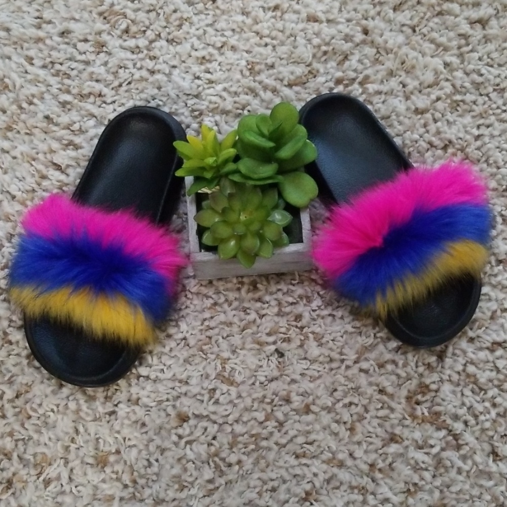 Fashion Faux fur slippers